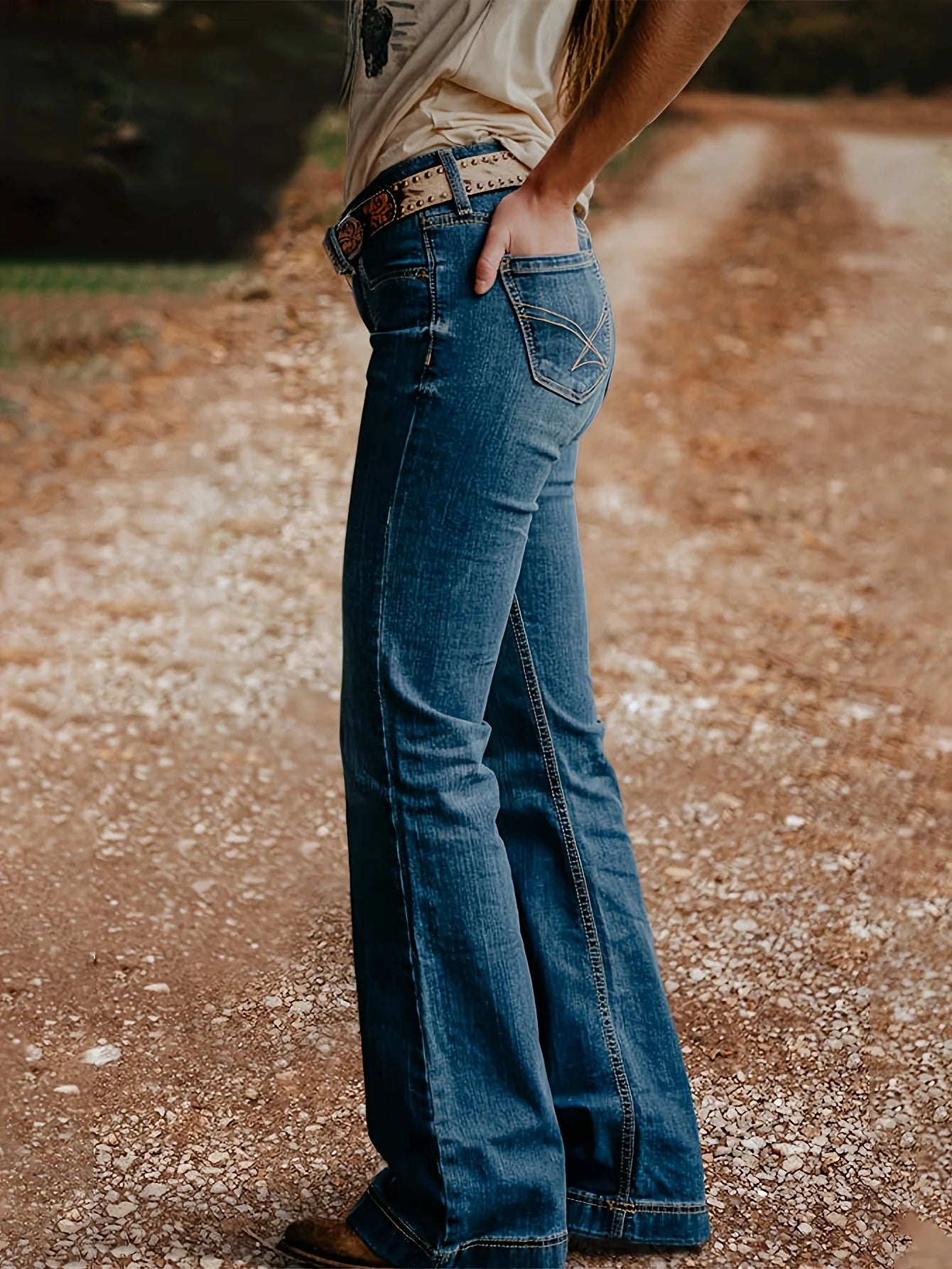 Womenโs Vintage Slim Denim Jeans with Embroidered Pockets
