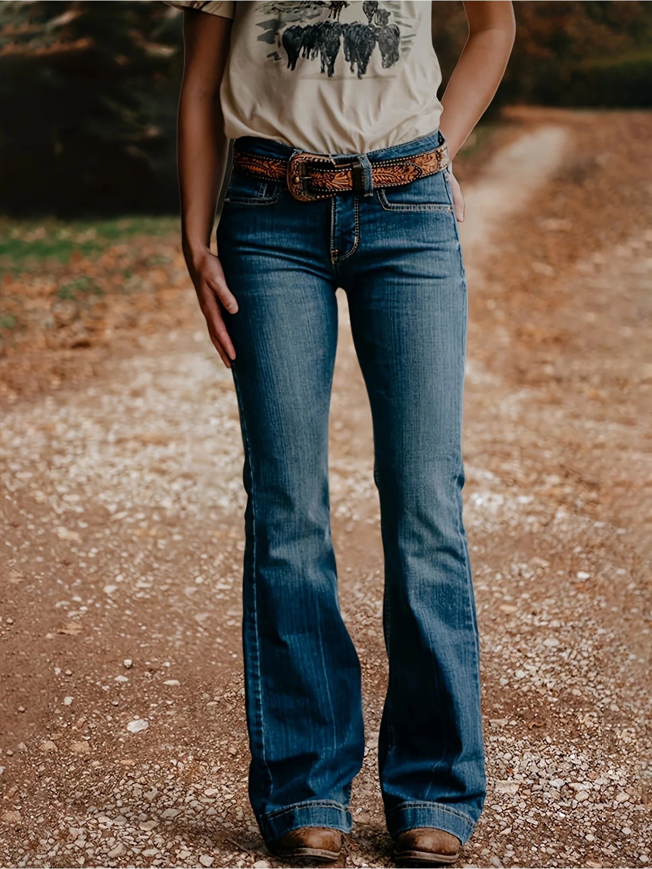 Womenโs Vintage Slim Denim Jeans with Embroidered Pockets