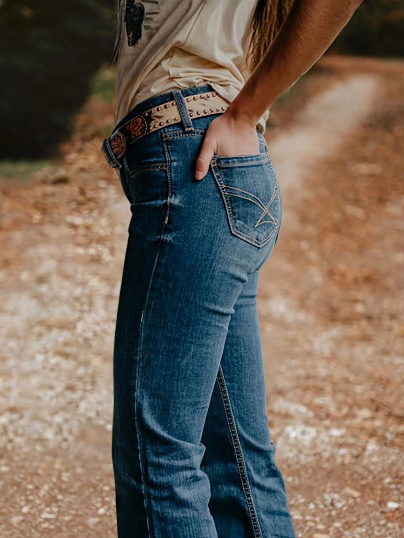 Womenโs Vintage Slim Denim Jeans with Embroidered Pockets