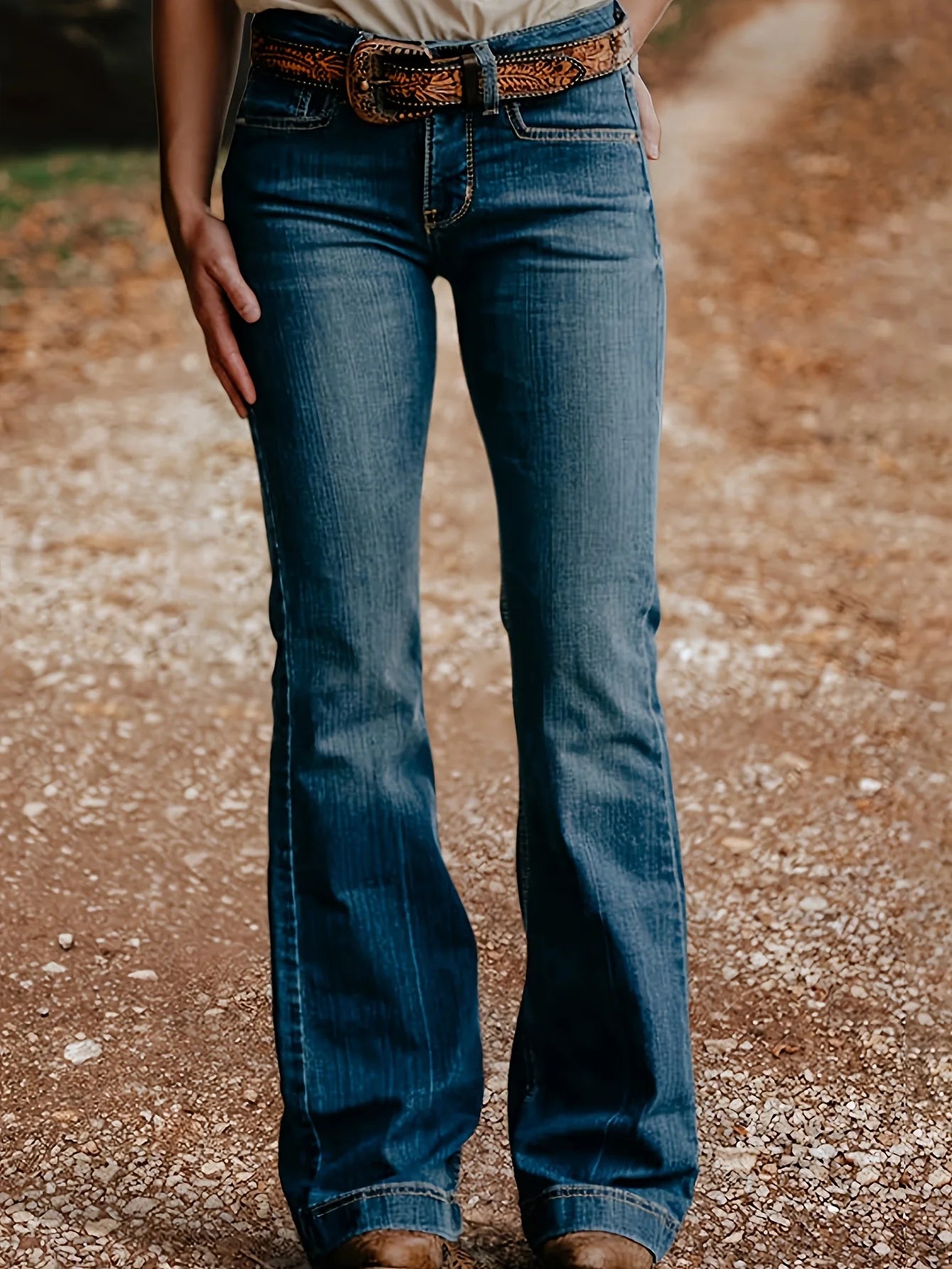Womenโs Vintage Slim Denim Jeans with Embroidered Pockets