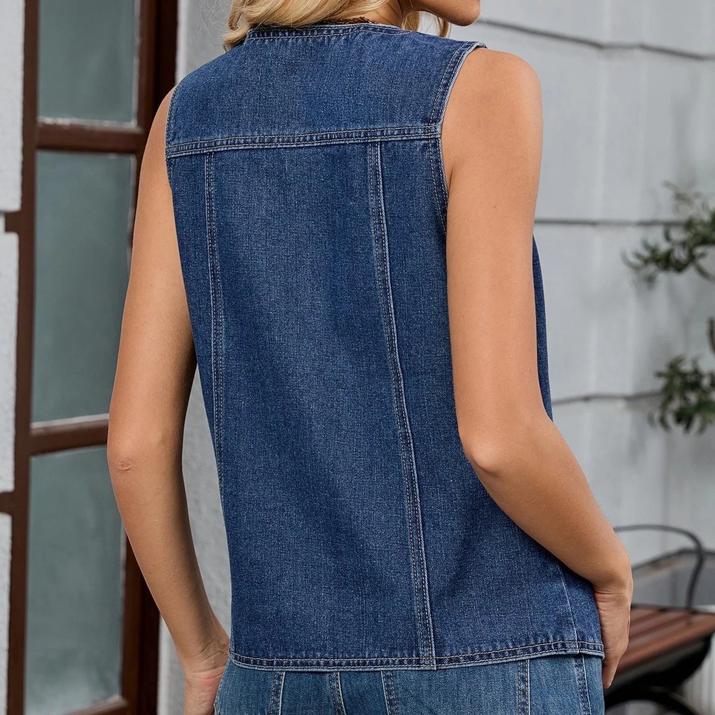 Womenโs Denim Vest โ Slim-Fit Cropped Sleeveless Top